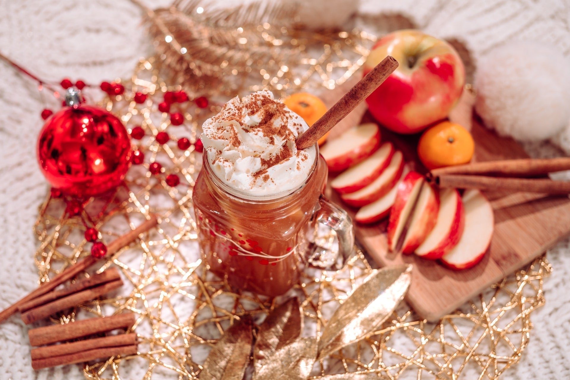 Cranapple Mug Up | Cocktail Recipe | Christmas Cocktail | Cranberry Liqueur Cocktail | Barrelling Tide Distillery | Nova Scotia Distillery